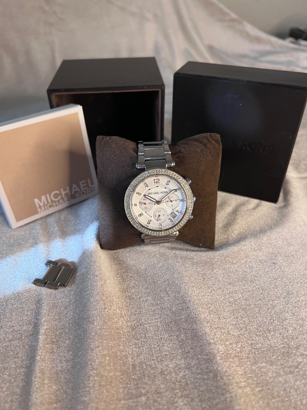 Michael Kors Parker Silver-Tone Watch - Picture 4 of 9